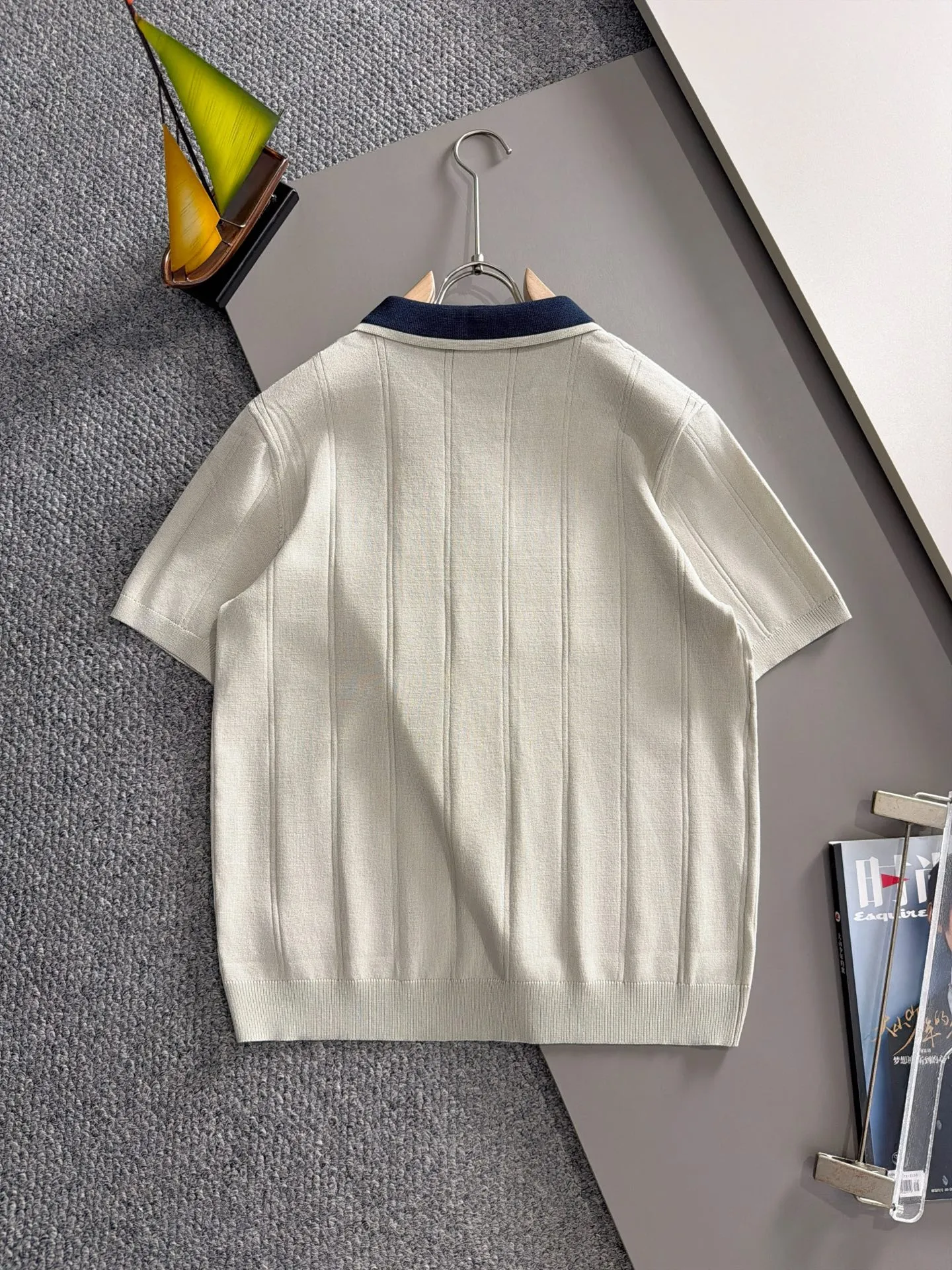 LP high quality Loro Piana 26ss New Arrival men's short-sleeved knitted T-shirt. Made of combed cotton yarn knitted cotton fabric, no pressure when entering and exiting the counter. Exclusive control of raw materials. It feels substantial when weighed, and the upper body is more textured than ordinary T-shirts. This texture can handle the weather easily and is suitable for both hot and cold! Loose fit design, looks noble. The only correct version is available Size: M to 4XL